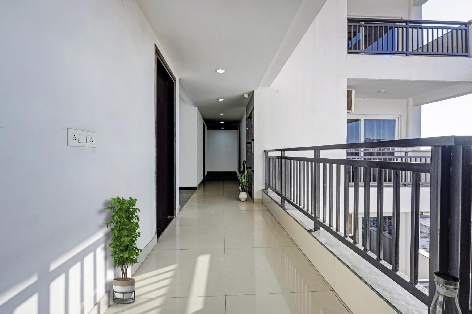 Hotel Capital O 79081 Tipsyy 007 Gurgaon Esterno foto