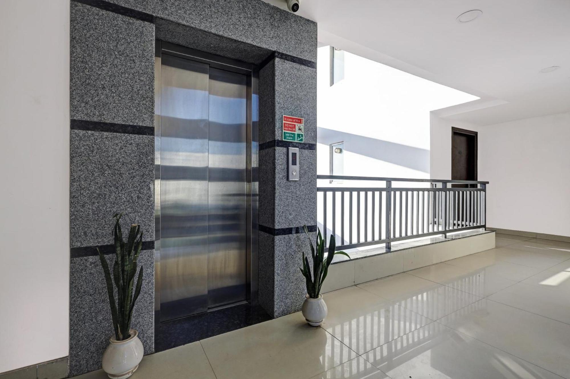 Hotel Capital O 79081 Tipsyy 007 Gurgaon Esterno foto
