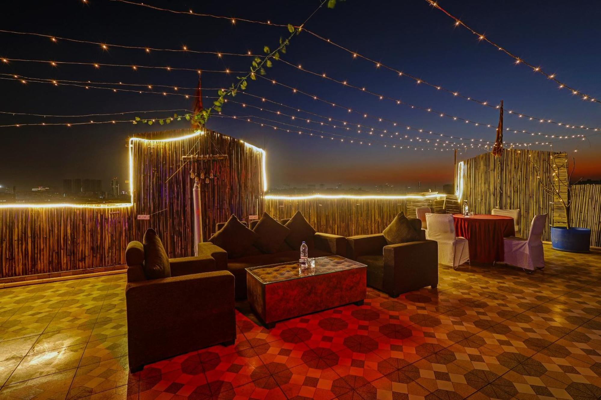 Hotel Capital O 79081 Tipsyy 007 Gurgaon Esterno foto