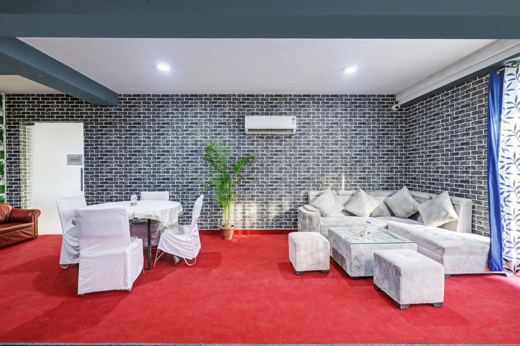 Hotel Capital O 79081 Tipsyy 007 Gurgaon Esterno foto