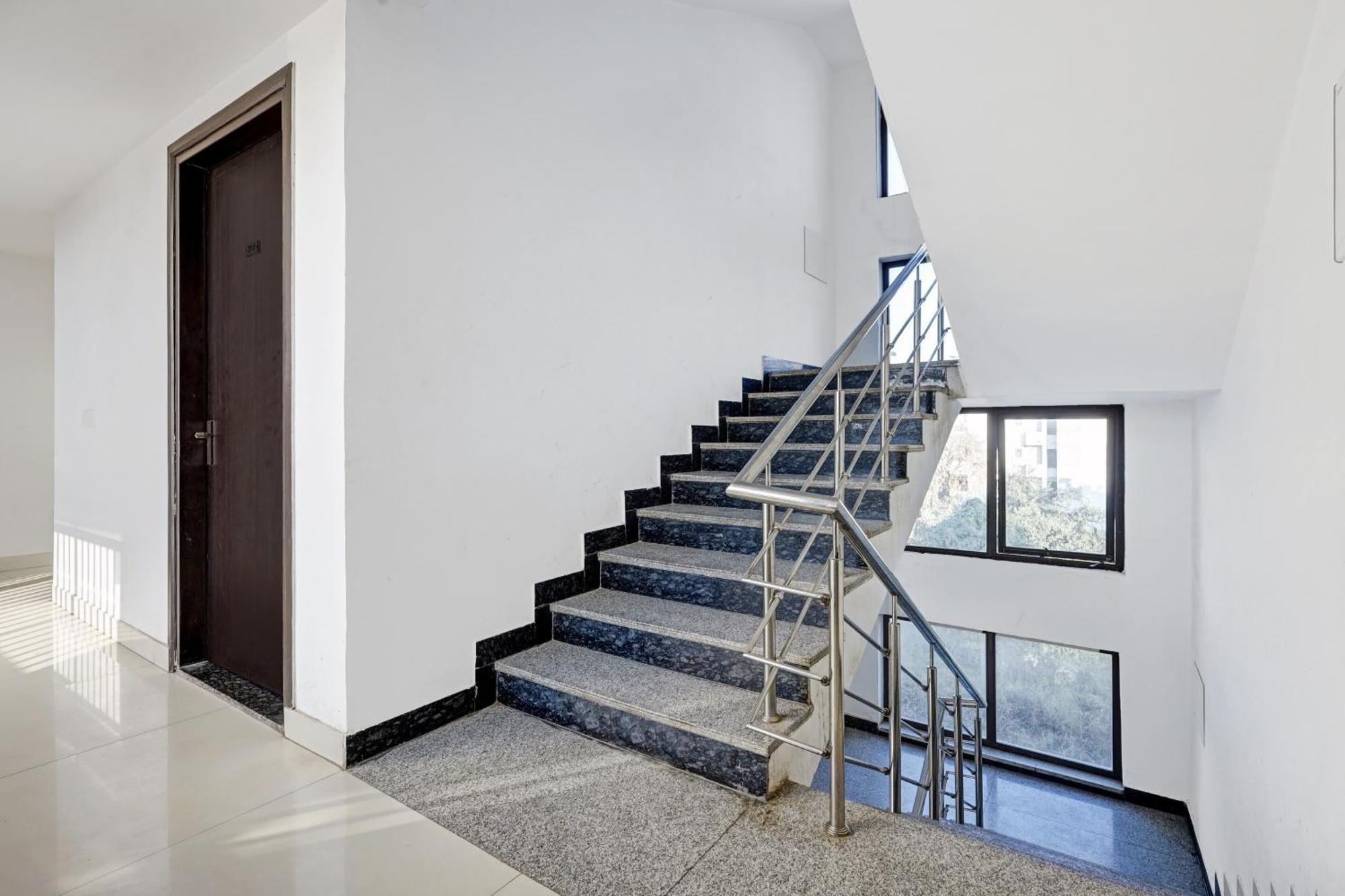 Hotel Capital O 79081 Tipsyy 007 Gurgaon Esterno foto
